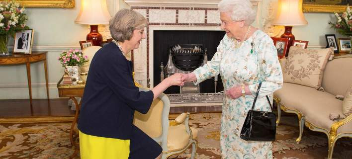 Στο Μπάκιγχαμ η Τερέζα Μέι -Συμφώνησε για σχηματισμό κυβέρνησης